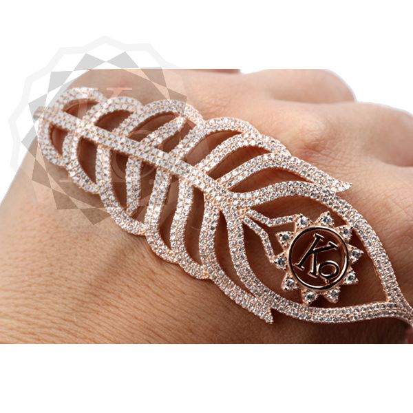 Bracelet on palm 4025 Bracelet on palm 4025