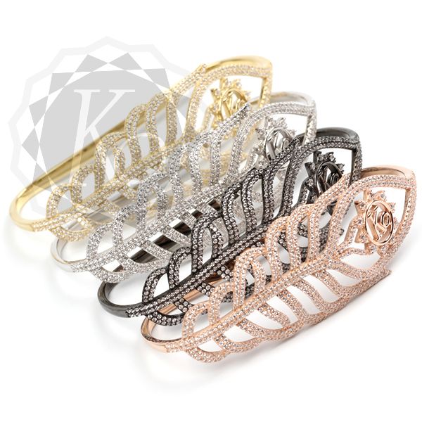 Bracelet on palm 4025 Bracelet on palm 4025